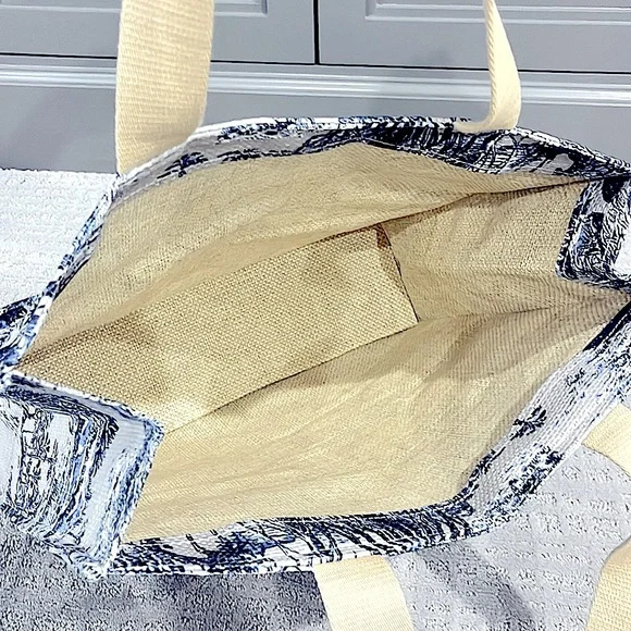 💙🤍 NWOT Christian Dior Limited Edition tote - Picture 7 of 8